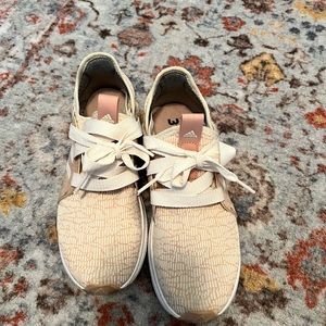 Woman’s Adidas edge lux